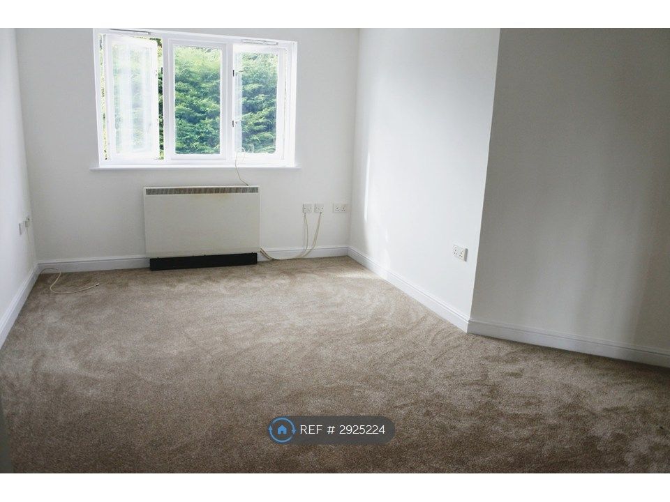 Property photo 2 of 10 Living Room