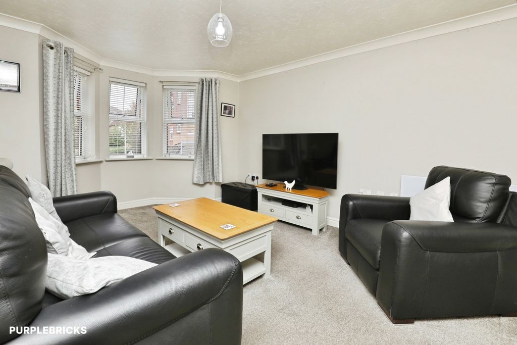 Property photo 2 of 21