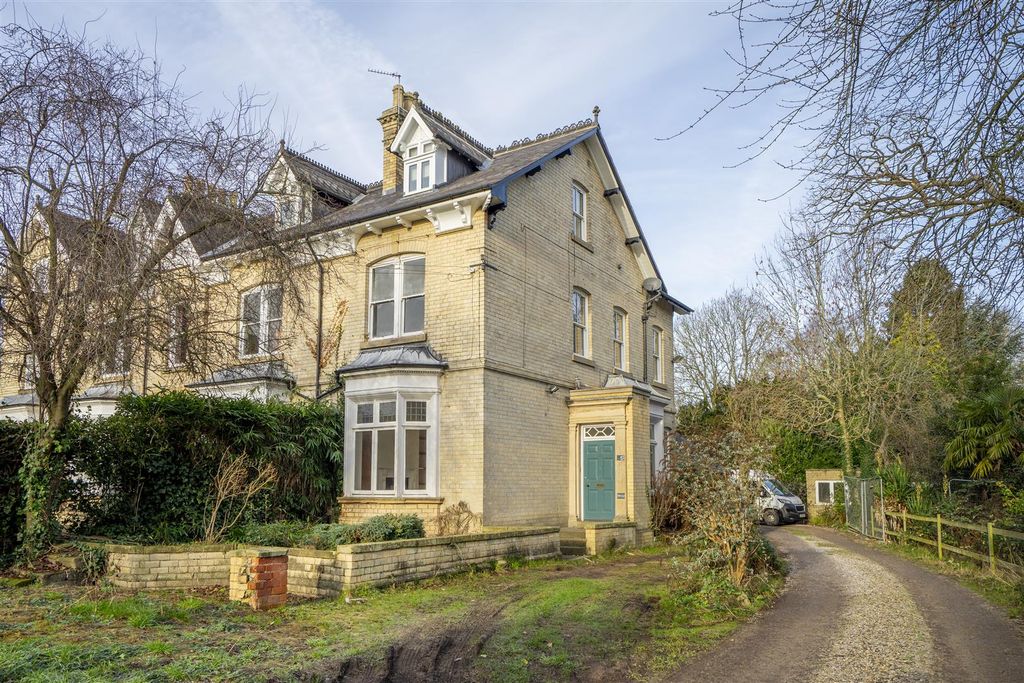 Property photo 1 of 11 1Hs-11.Jpg