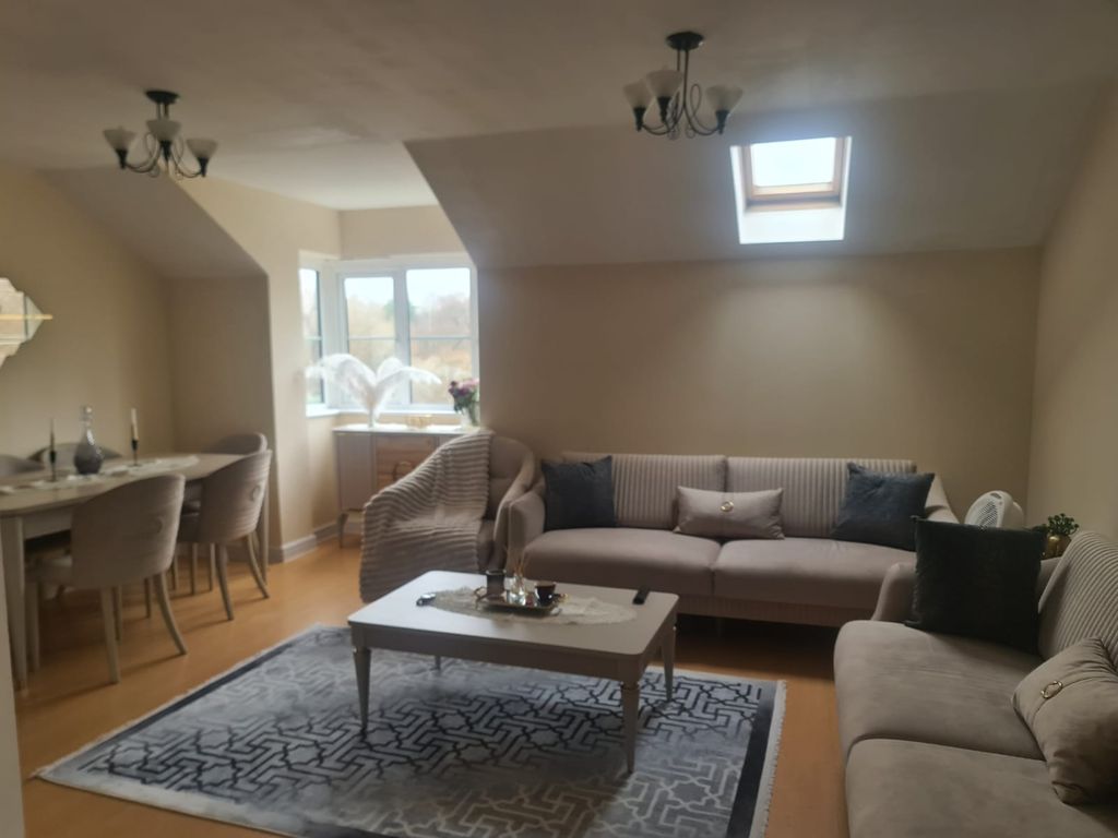 Property photo 2 of 11 Gallery