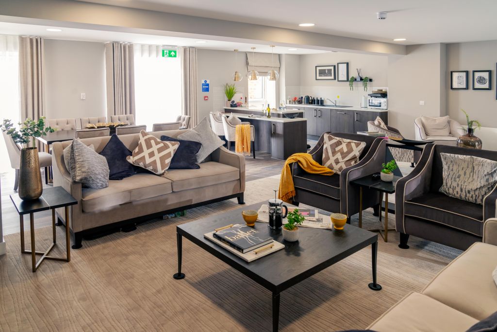 Property photo 2 of 17 Communal Lounge