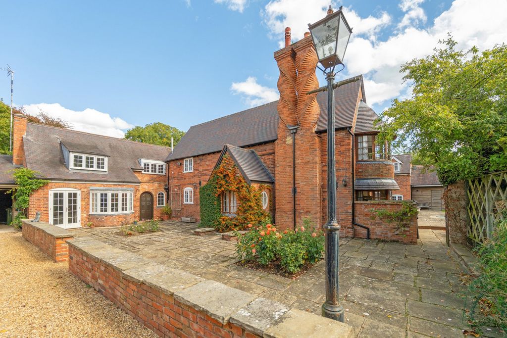 Property photo 2 of 39