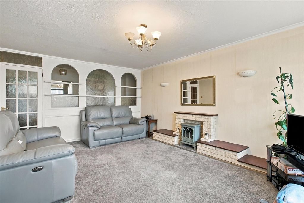 Property photo 3 of 17 004_5B2A9210_With_tv.Jpg