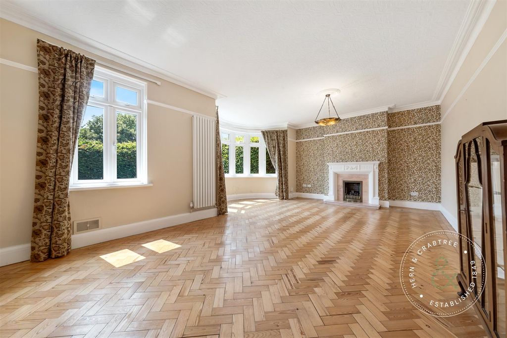 Property photo 2 of 47 Fairwater-Road-30.Jpg