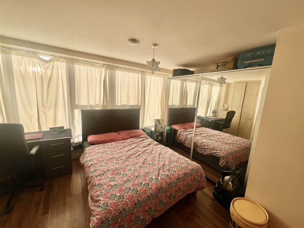 Property photo 3 of 5 Bedroom