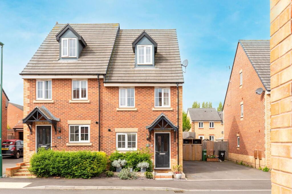 Property photo 1 of 33