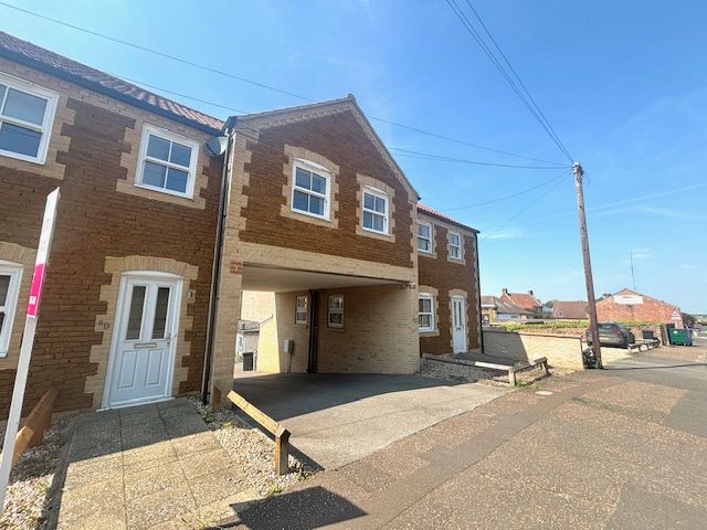 Property photo 1 of 6 Hallway