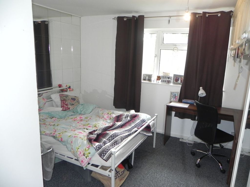 Property photo 2 of 34