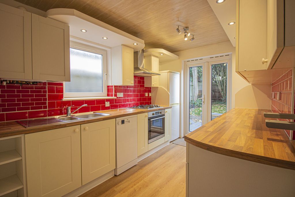 Property photo 2 of 23