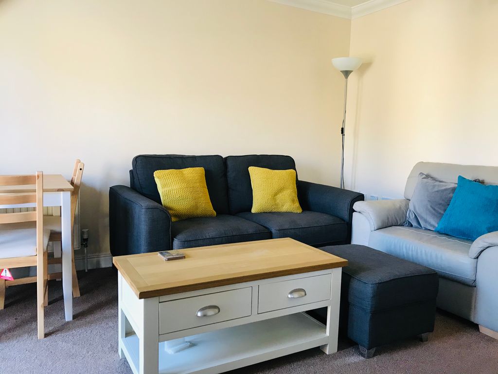 Property photo 3 of 11 Living Room