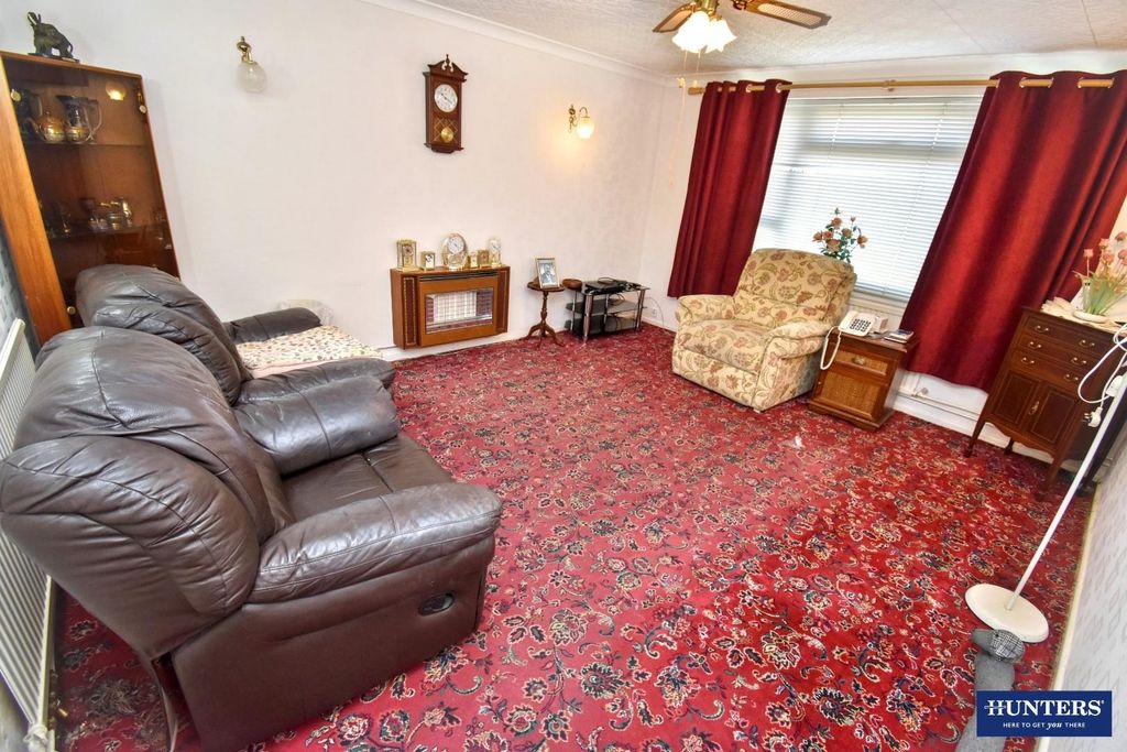 Property photo 2 of 12 Lounge