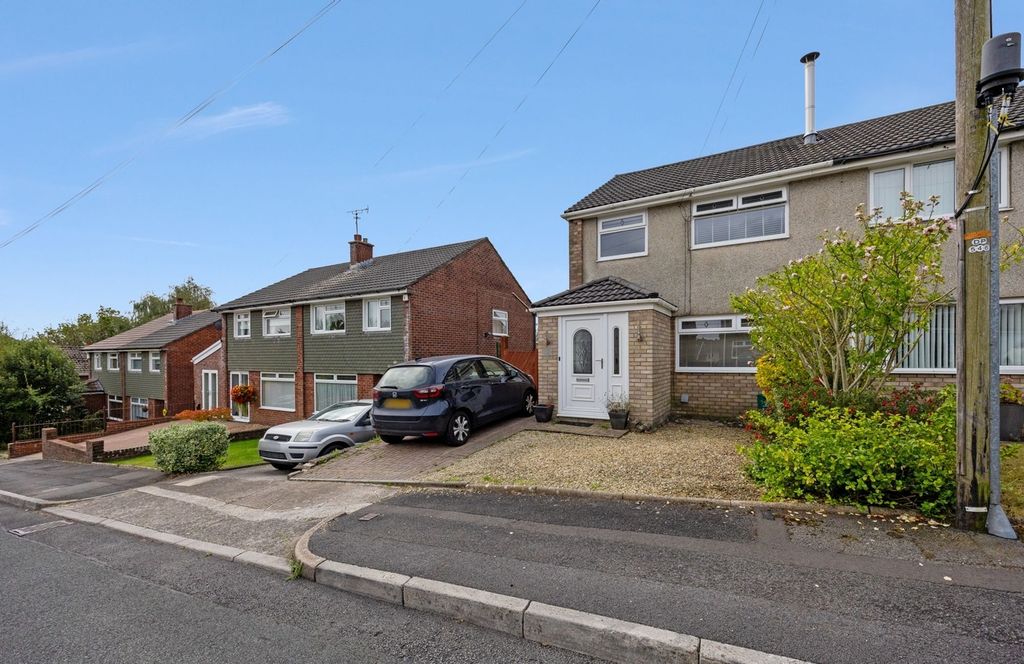 Property photo 3 of 27