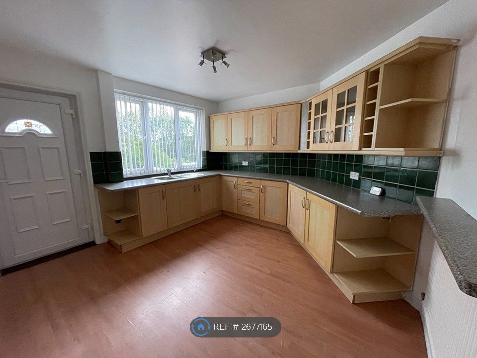 Property photo 1 of 17 Kitchen