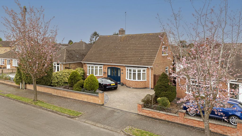 Property photo 2 of 28