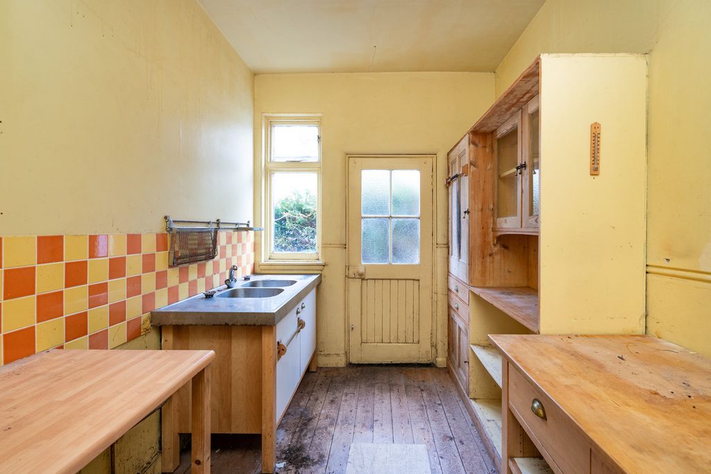 Property photo 2 of 37