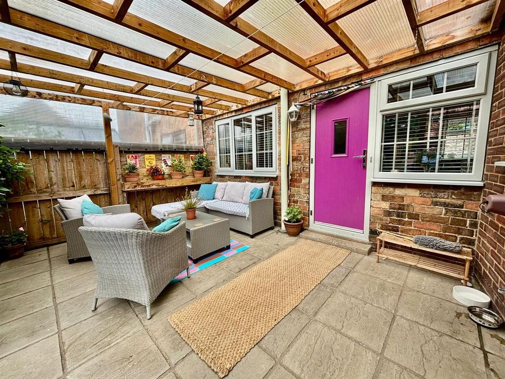 Property photo 1 of 18 Entrance