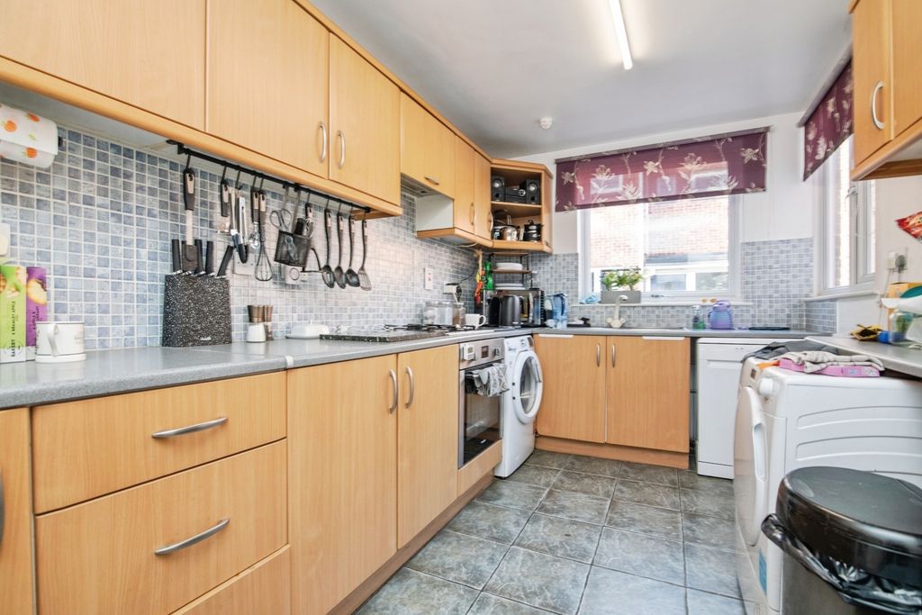 Property photo 2 of 16 Photo