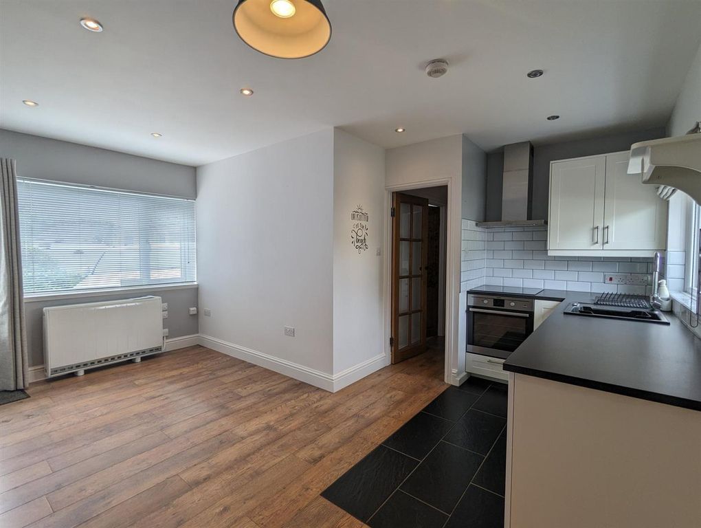 Property photo 3 of 8 1 Lant.Jpg