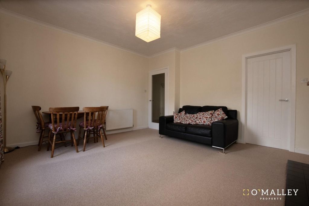 Property photo 3 of 9 Lounge