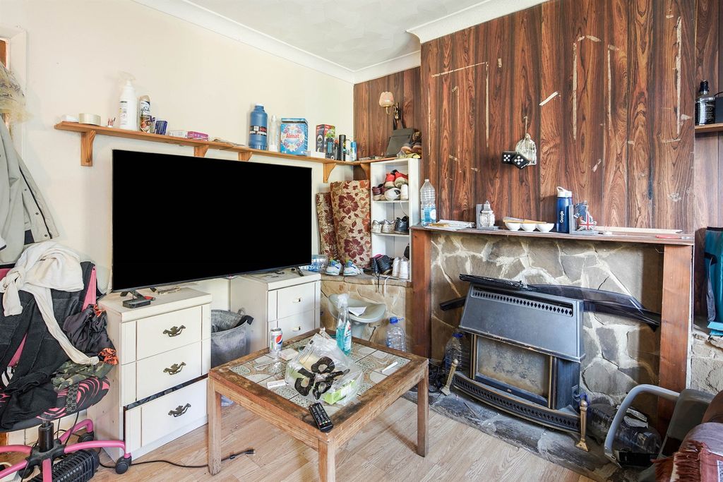 Property photo 2 of 13
