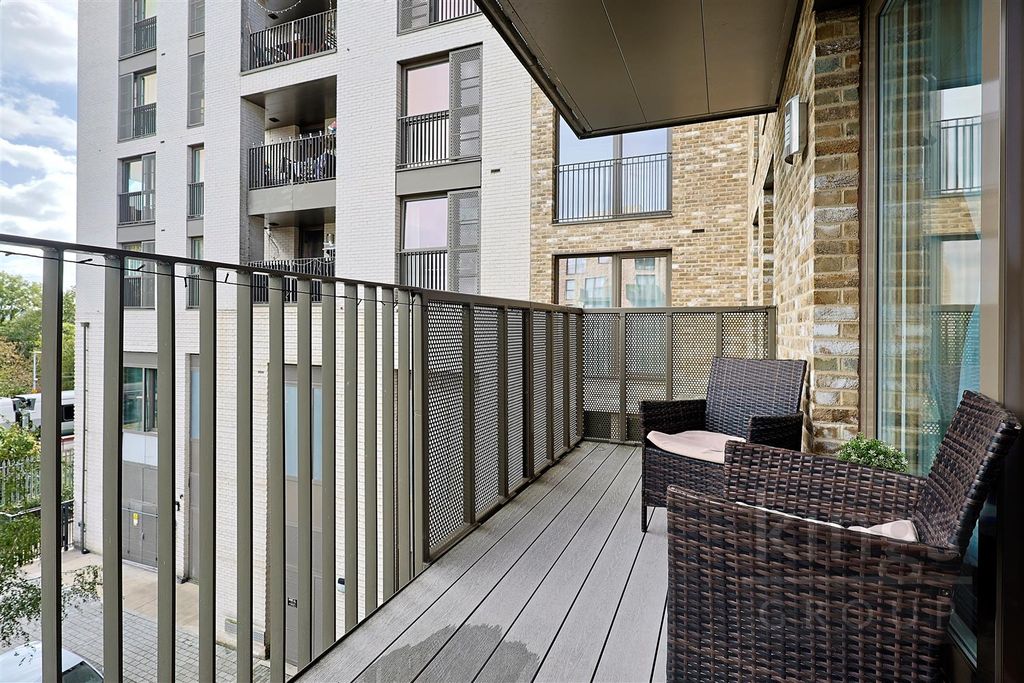 Property photo 2 of 28