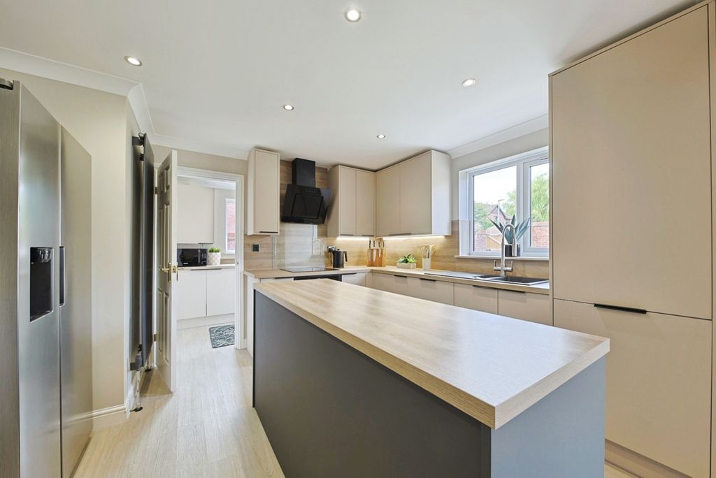 Property photo 3 of 22 5373164