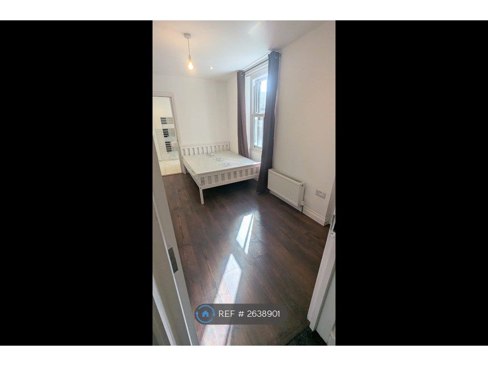 Property photo 3 of 24 1st Floor Ensuite Bedroom