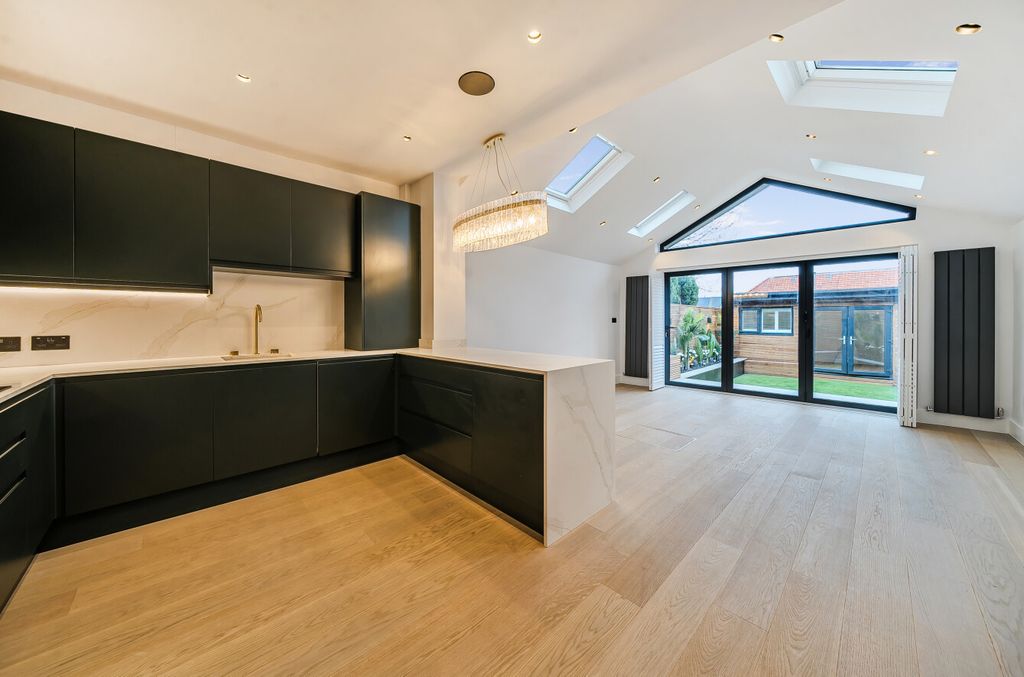 Property photo 2 of 22 1417804-12-69A1A7...