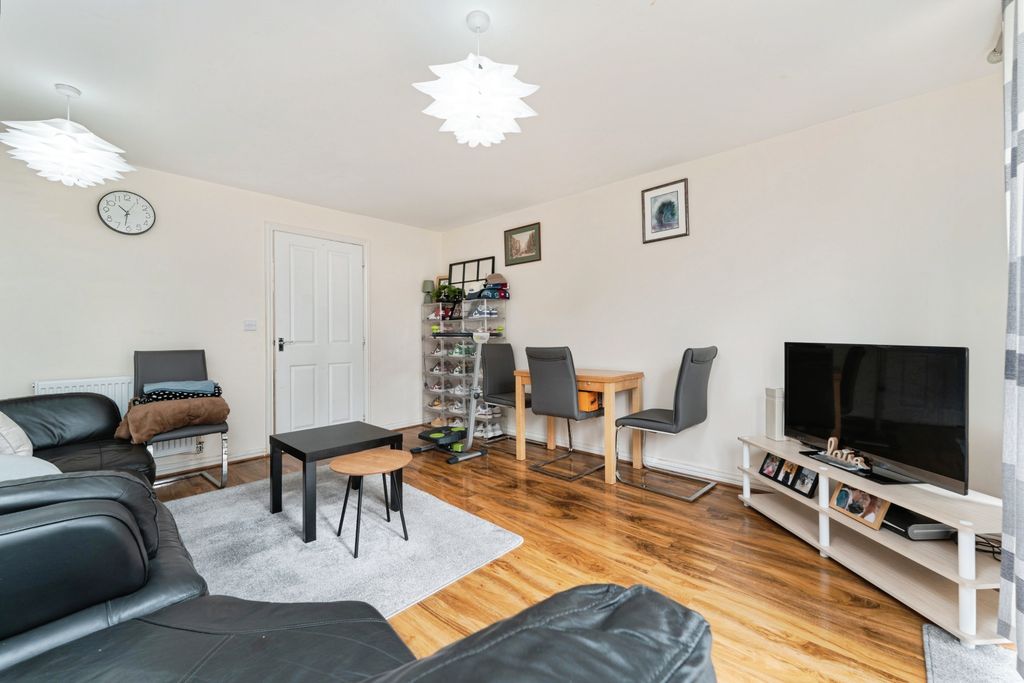 Property photo 3 of 20