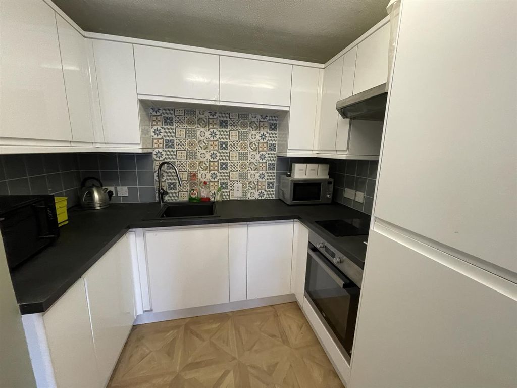 Property photo 2 of 5 Kitchen