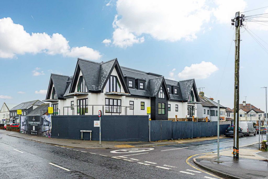 Property photo 1 of 32