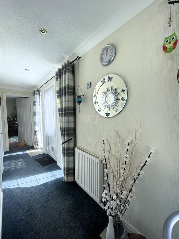 Property photo 2 of 17 Hallway.Jpg