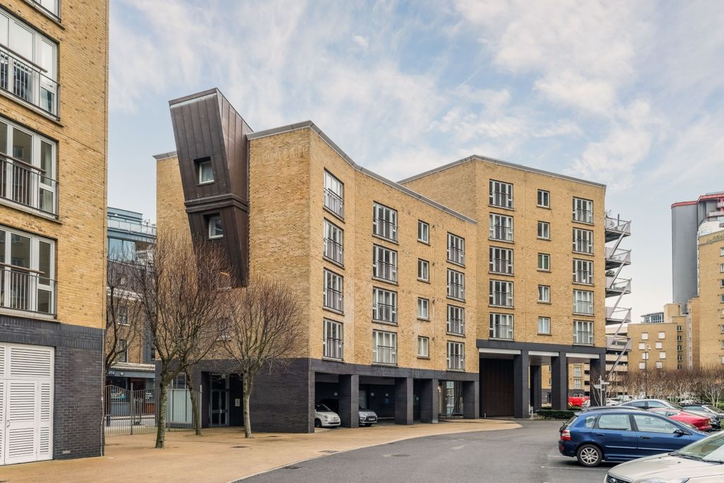 Property photo 3 of 18 Exterior