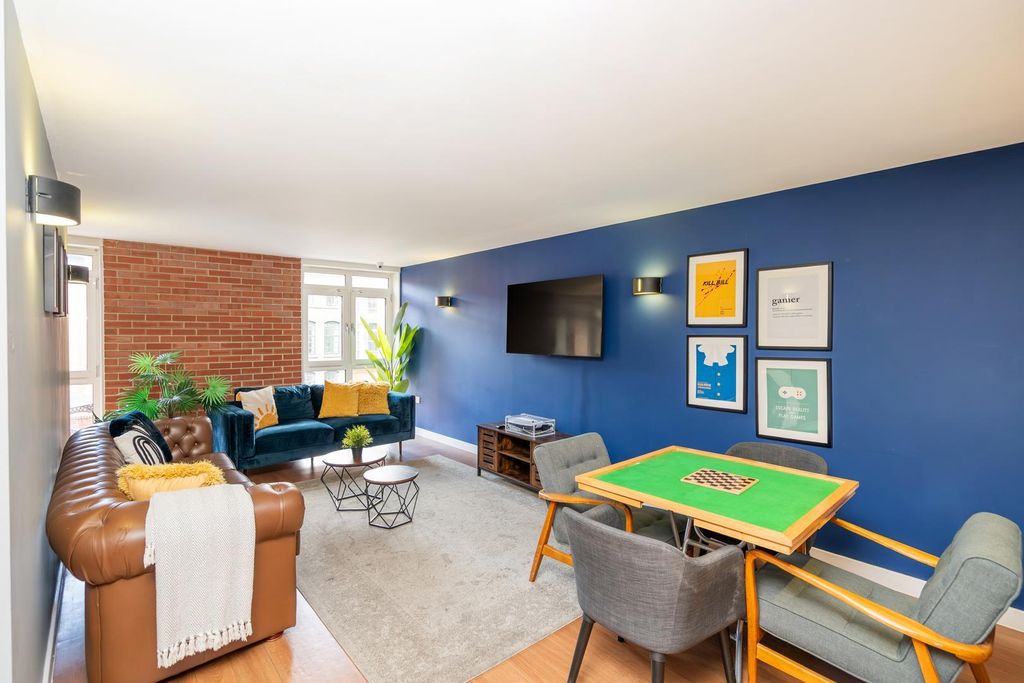 Property photo 1 of 32