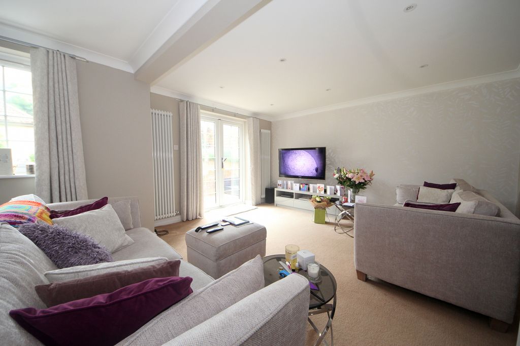 Property photo 2 of 19 Gallery