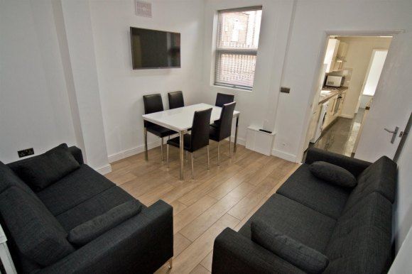 Property photo 2 of 17 9364020.Jpg