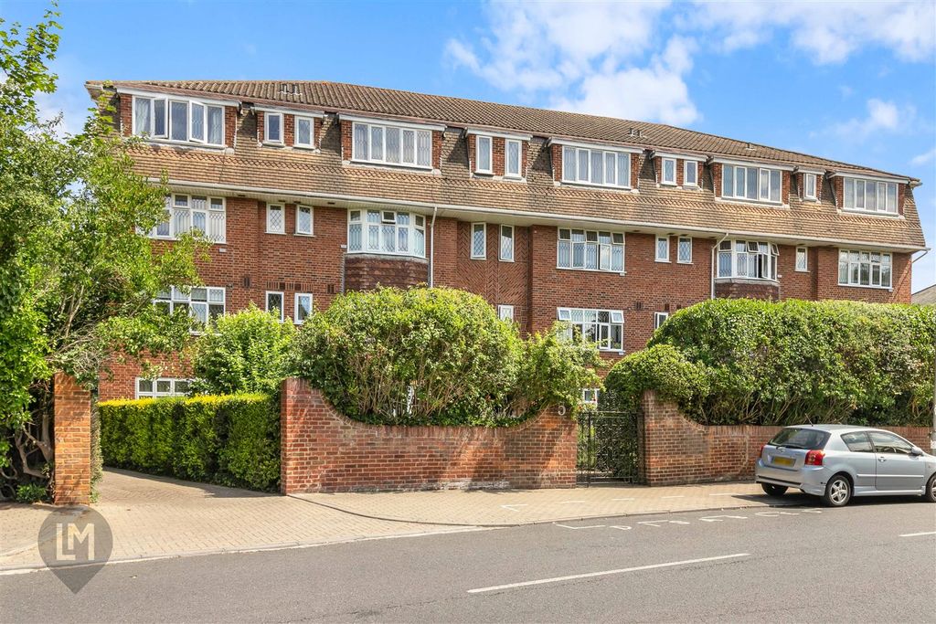 Property photo 1 of 7 External