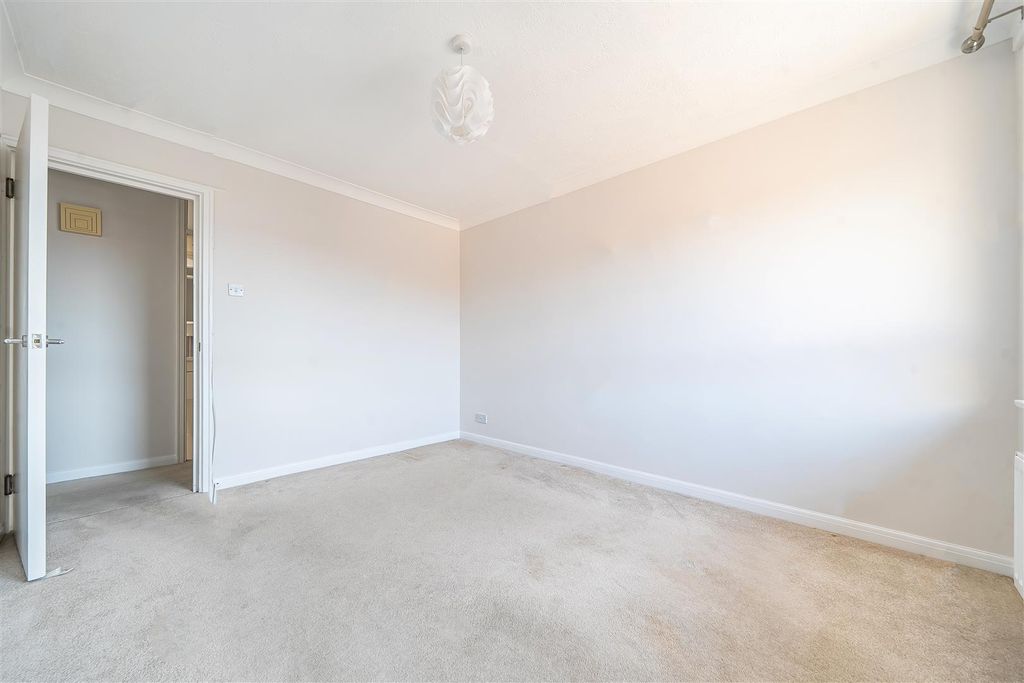 Property photo 2 of 15 1484909-16-6A3Eabbf457Da.Jpg