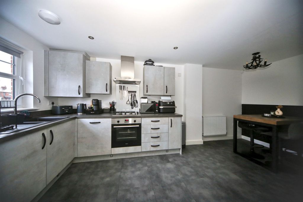 Property photo 3 of 25