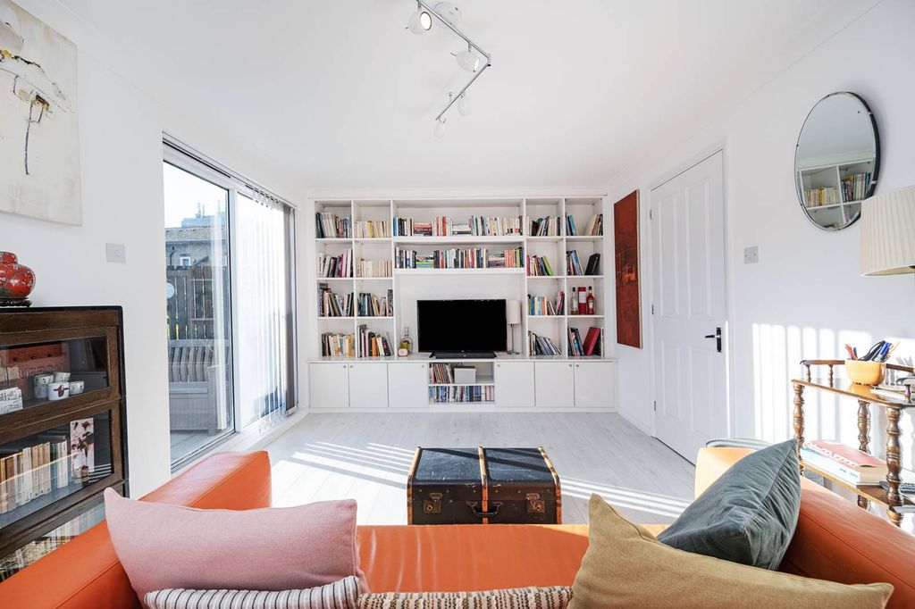 Property photo 2 of 22