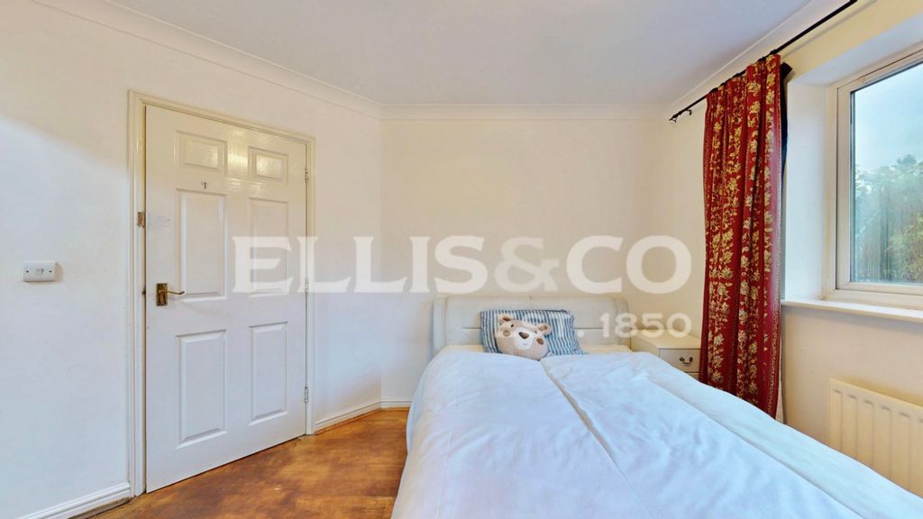 Property photo 3 of 22 Picture No. 06