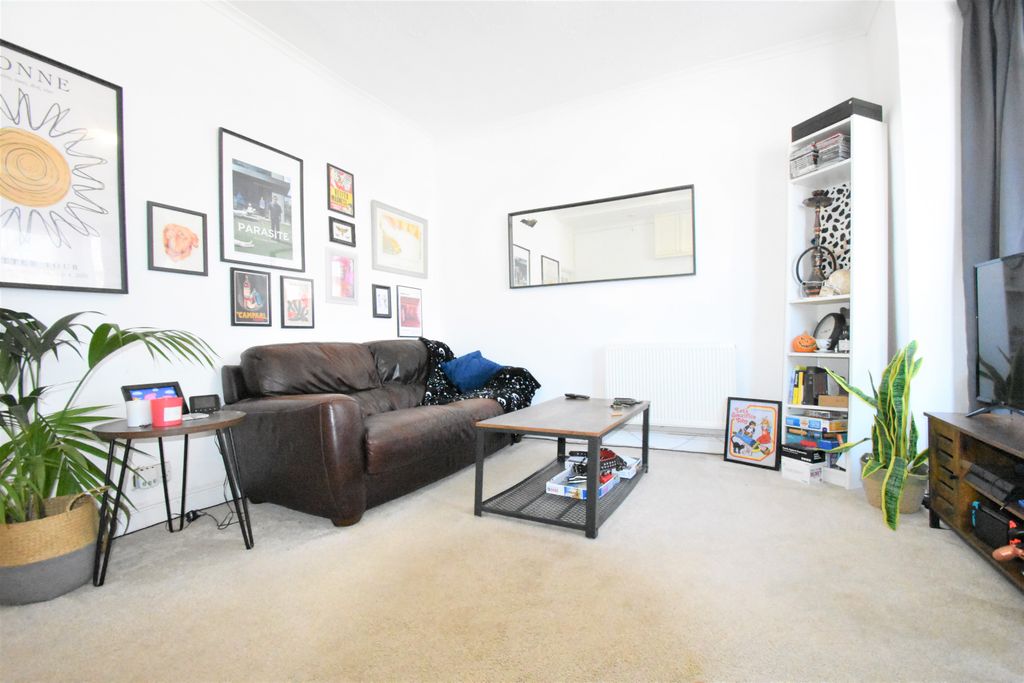 Property photo 3 of 10 Photo 02