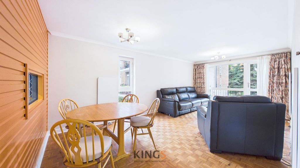 Property photo 2 of 22 Living/Dining Room