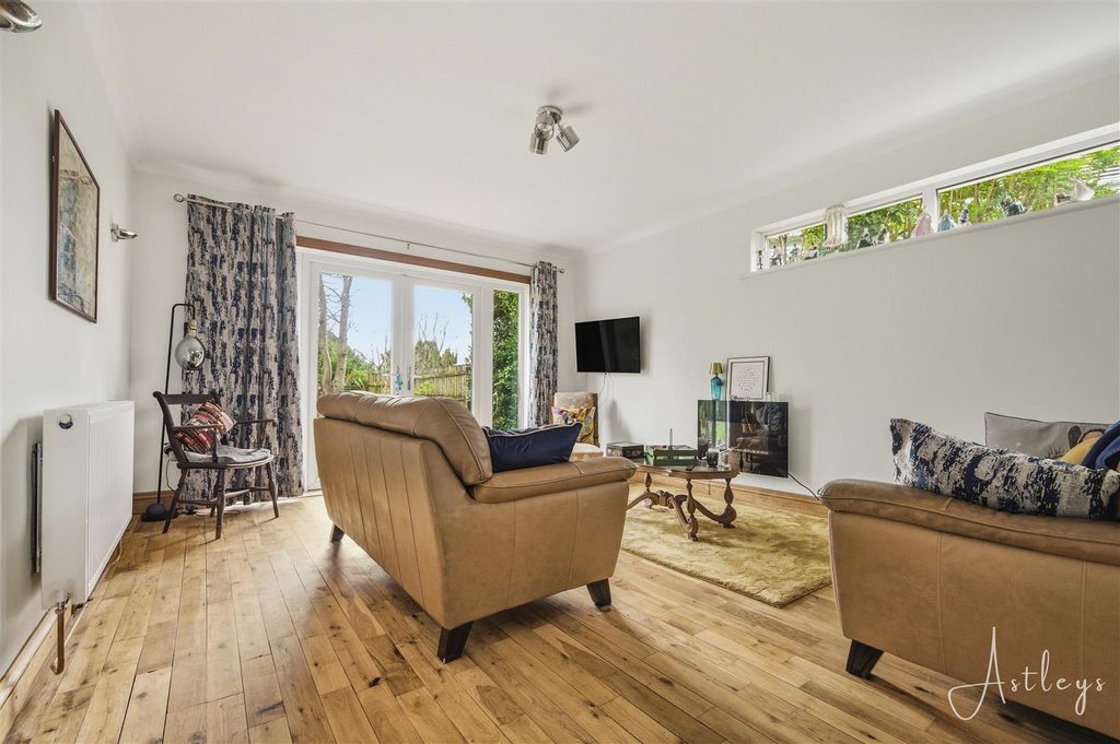 Property photo 2 of 20