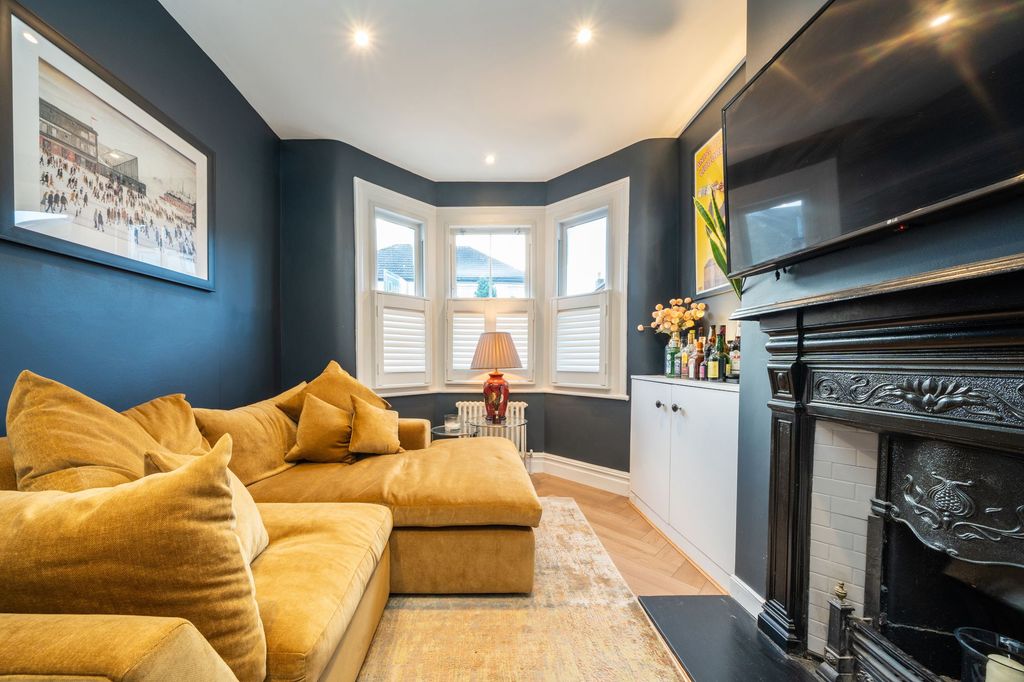 Property photo 3 of 14