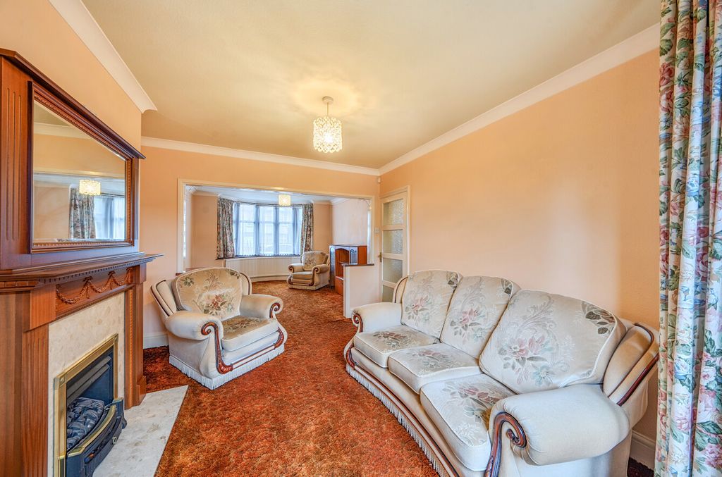 Property photo 2 of 12 Sitting Room