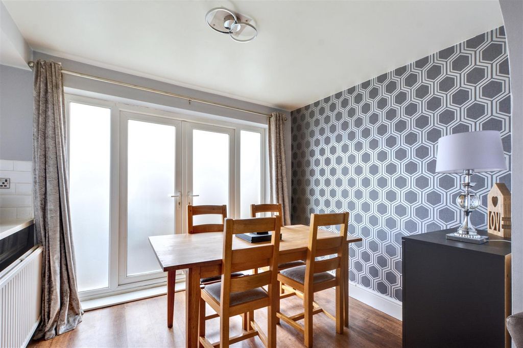 Property photo 3 of 20 Lounge Diner_2.Jpeg