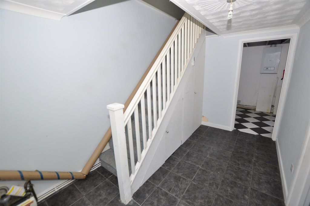 Property photo 2 of 14 Hallway