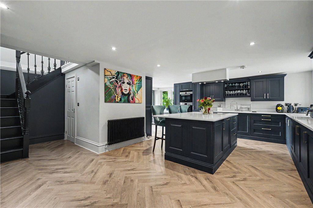 Property photo 3 of 33 Picture No. 70