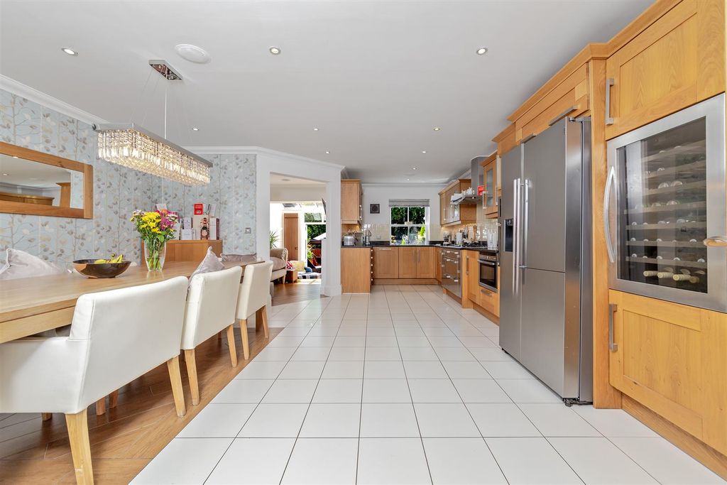 Property photo 3 of 57 3Cadoganplace-24.Jpg